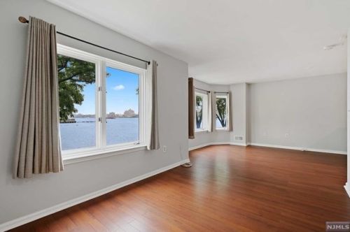 204 Nelson Ct, Edgewater NJ  07020-1631 exterior