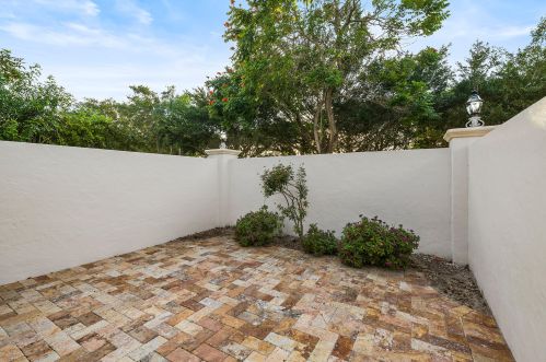 8060 Twin Lk Dr, Boca Raton FL 33496-1945 exterior