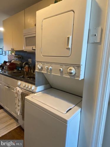 1028 Wisconsin Ave, Washington DC 20007-3709 exterior