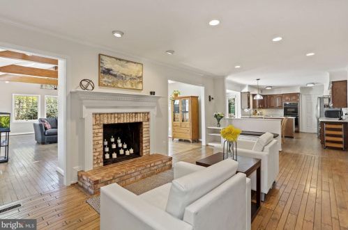 701 Rdg Dr, Mc Lean VA 22101-1620 exterior