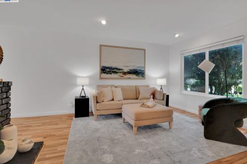 1584 Schenone Ct, Concord CA 94521-5297 exterior