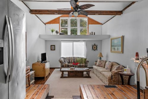 514 Kalamazoo St, Paw Paw MI 49079-1130 exterior