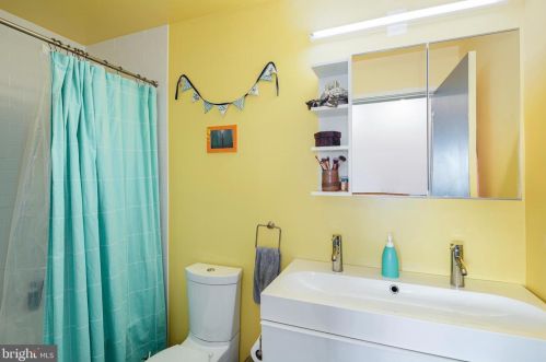 2318 Amber St, Philadelphia PA 19134-0038 exterior