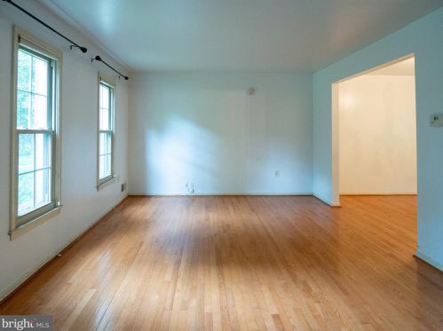 1600 Winding Waye Ln, Silver Spring MD  20902-1456 exterior