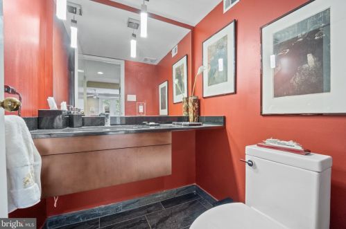 331 2nd St, Philadelphia PA 19122-3324 exterior