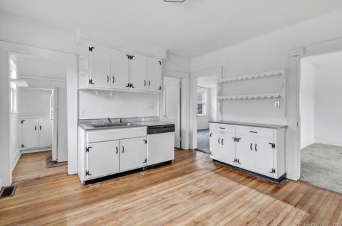 251 Flax Hl Rd, Norwalk CT 06854-2505 exterior