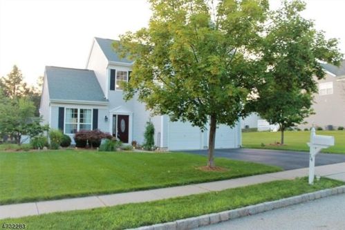 14 Rolling Rapids Ct, Hackettstown, NJ 07840-1737