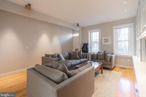 220 Delancey St, Philadelphia PA  19106-4309 exterior