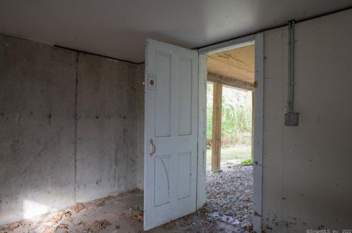 12 Linda Ave, Uncasville CT 06382-1723 exterior