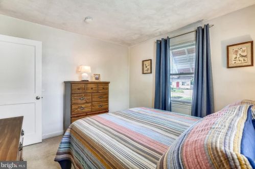 902 Lewis Ave, Rockville MD 20851-2350 exterior