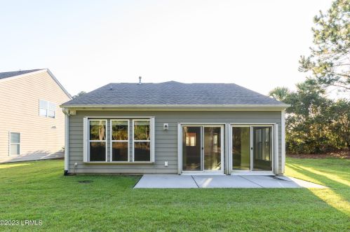 29 Mystic Point Dr, Bluffton SC 29909-2073 exterior