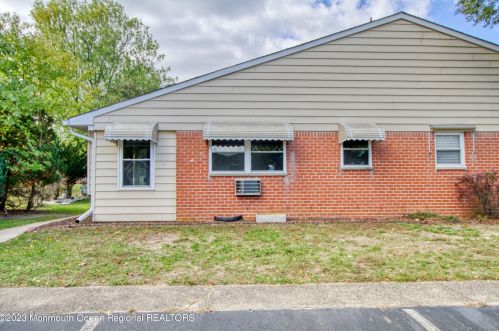 12 Constitution Blvd, Lakehurst NJ  08759-1987 exterior