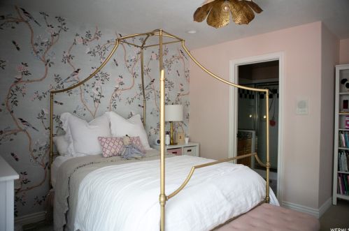 8967 Cobble Canyon Ln, Sandy UT 84093-3813 exterior