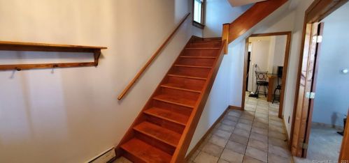 9 Spg St, Milford CT 06460-5052 exterior