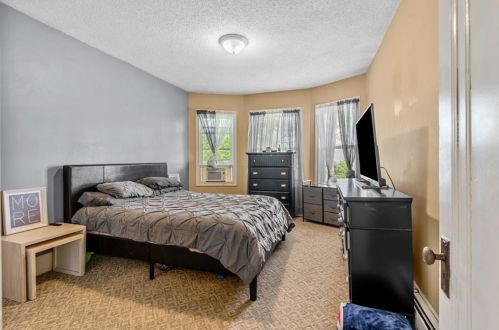 37 6 Ave, Woonsocket RI 02895-4024 exterior