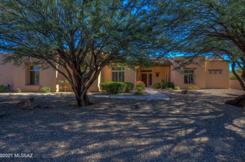 2570 Castle Rock Dr, Tucson, AZ 85749-7912