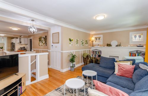 7942 Kenwood Ave, Chicago IL  60619-3411 exterior