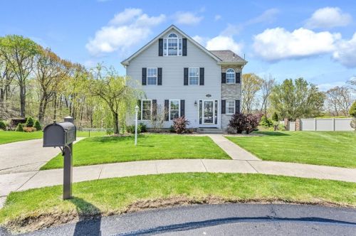 408 Larchmont Ct, Moon Twp PA  15108-9100 exterior