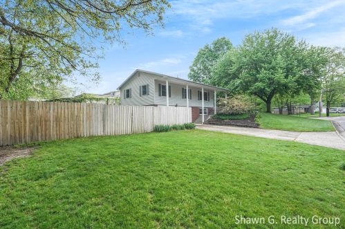 2209 Holliday Dr, Wyoming MI exterior