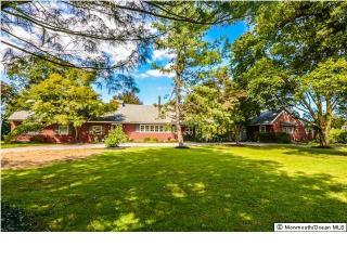 15 Meadow Dr, Red Bank, NJ 07702