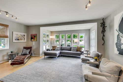 393 Emroy Ave, Elmhurst, IL 60126-2427