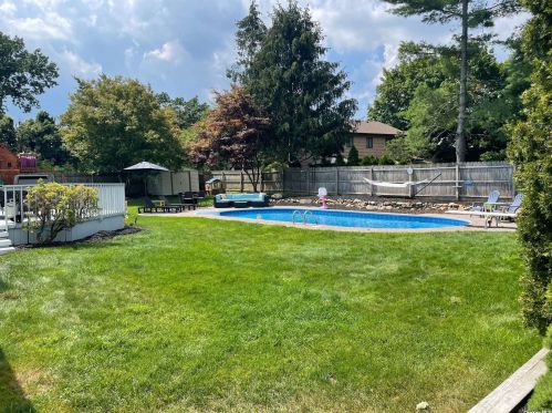 34 Fleetwood Rd, Commack NY 11725-1755 exterior