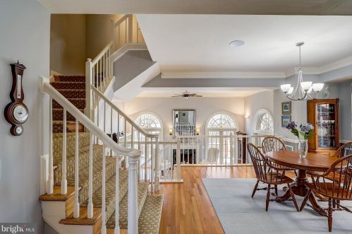 3918 Highwood Ct, Washington, DC 20007-2132