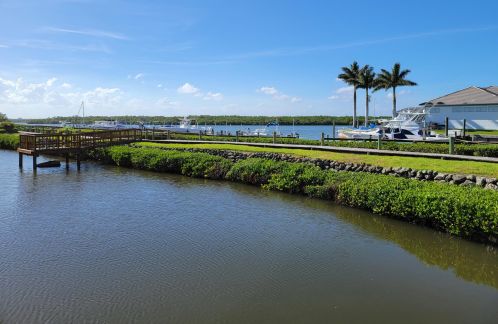 2486 Harbour Cove Dr, Fort Pierce, FL 34949-1561