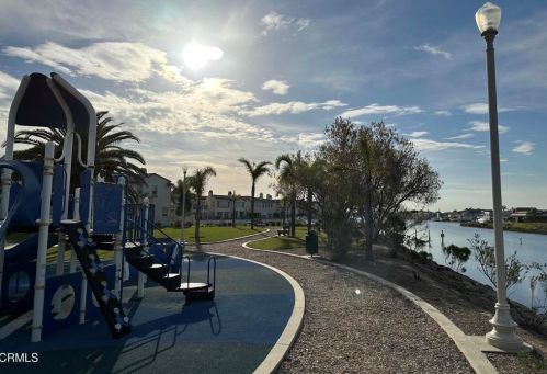 1350 Bayside Cir, Oxnard CA  93035-2148 exterior