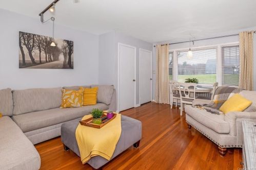 36 Grand Blvd, Valhalla NY 10595-1442 exterior