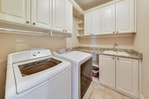 642 Euclid Ave, Elmhurst IL 60126-4338 exterior