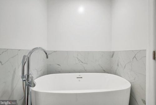 8407 Hartford Ave, Silver Spring MD  20910-5311 exterior