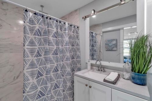 718 Riv Dr, Tampa FL 33617-7857 exterior