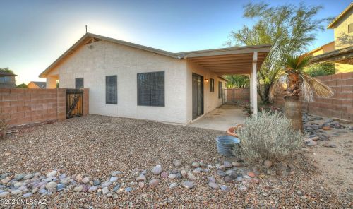 2966 Country Meadow Dr, Tucson, AZ 85742-4840