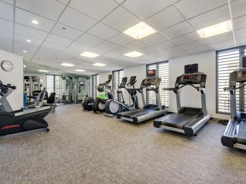 950 Michigan Ave, Chicago IL 60605-2201 exterior