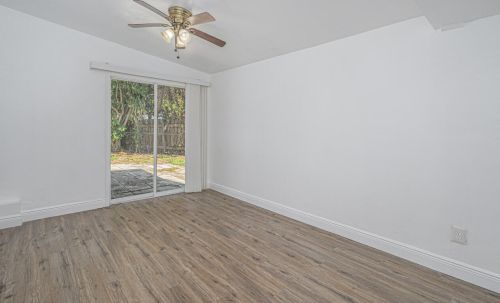 208 Southern Ave, Fort Pierce FL  34950-5433 exterior