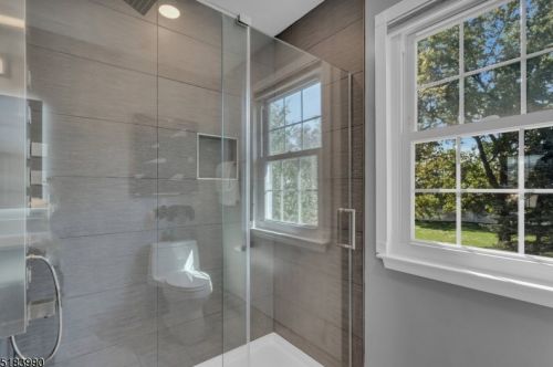 41 Heinrick Way, Bridgewater NJ 08807-5660 exterior