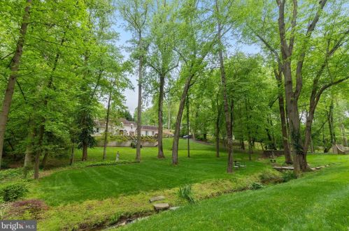 8751 Brook Rd, Mc Lean VA  22102-1507 exterior