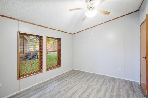 921 4 St, Mishawaka IN 46544-2703 exterior