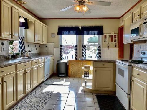 1 Merrimack St, Methuen, MA 01844-7711