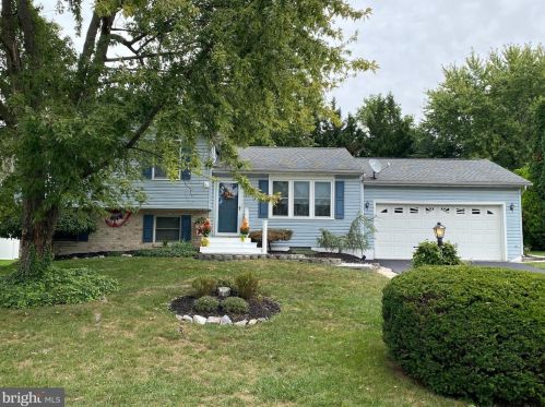 76 Gardenia Dr, Hanover PA 17331-3454 exterior