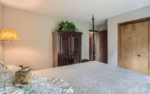 351 Everett Ave, Bull Valley IL 60014-7119 exterior