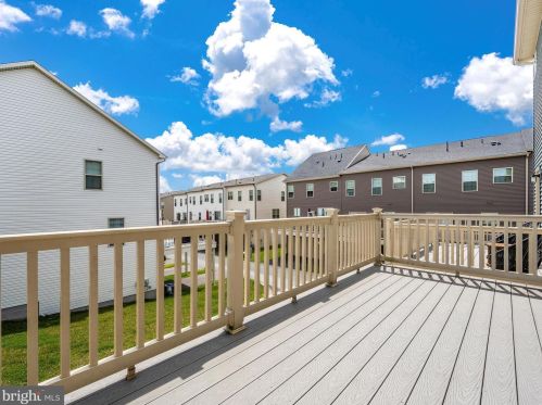 22213 Broadway Ave, Clarksburg MD 20871-3430 exterior