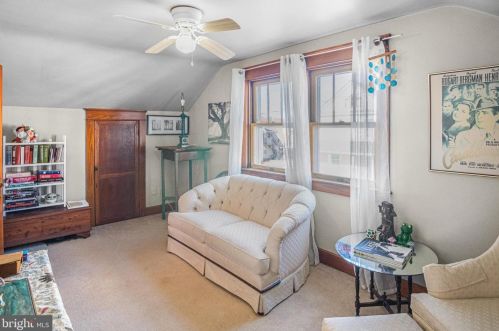 221 Locust St, Hanover PA  17331-2617 exterior