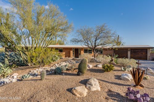 4150 La Cadena, Tucson AZ 85718-6148 exterior