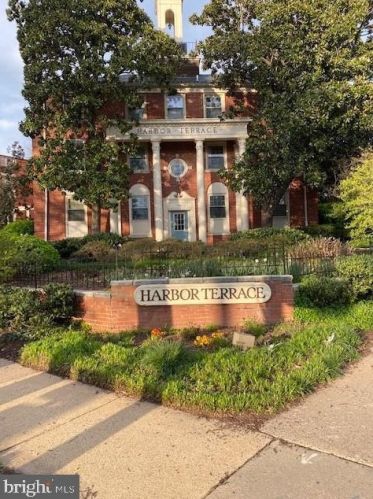 519 Bashford Ln, Alexandria VA  22314-1133 exterior