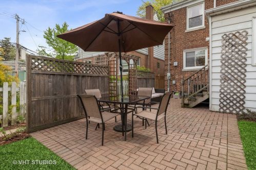 5712 Kenneth Ave, Chicago IL 60646-5907 exterior