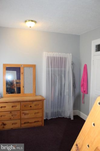 6705 Glenloch St, Philadelphia PA 19135-2224 exterior