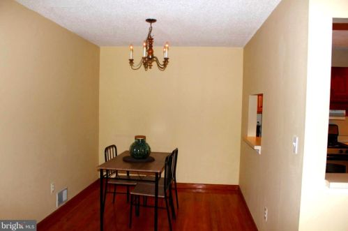 11 Chamberlin Ct, Trenton NJ 08648-2622 exterior