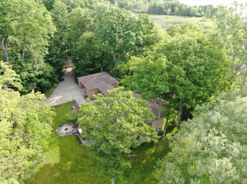 300 Cir Dr, Meskegon MI 49445-2712 exterior